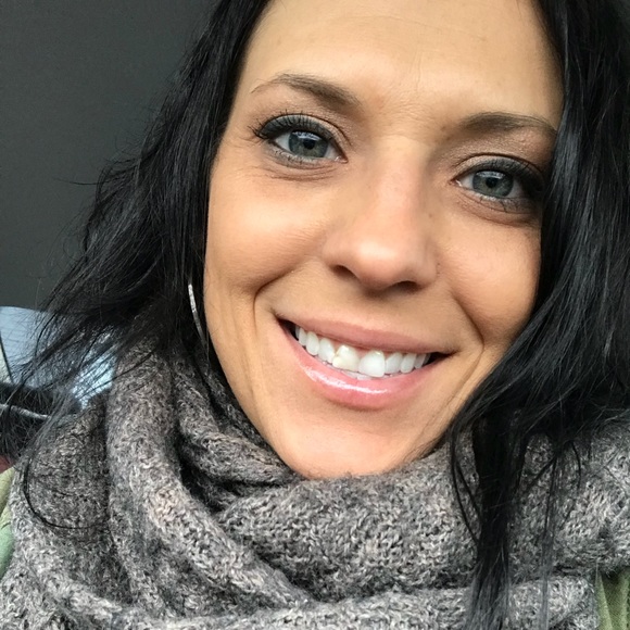 Meet your Posher, Joellen - Picture 6 of 6